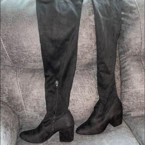 Women’s knee high black boots size 9! - Picture 3 of 3